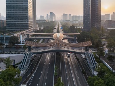 滨康路聚才路口人行天桥，杭州 / 中国联合工程有限公司