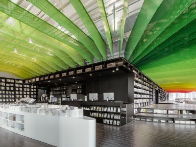 金属彩虹里的书店——苏州钟书阁