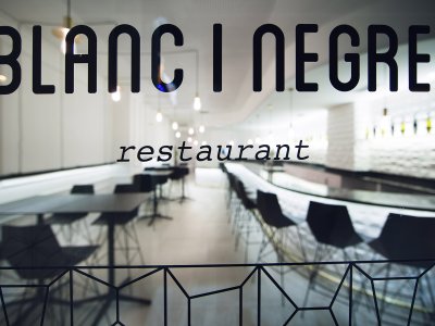 Blanc i Negre餐吧，西班牙