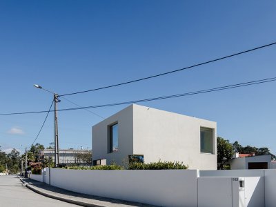 打造小成本居住空间 - MAMI 住宅，葡萄牙