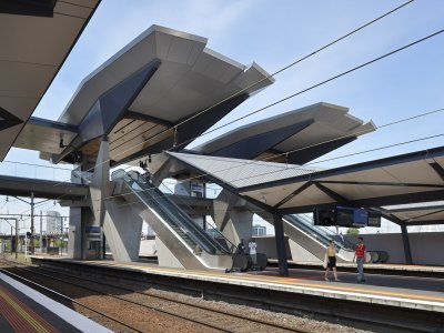 墨尔本火车北站 / Cox Architecture