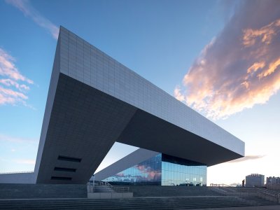 中国新疆区域数据网络控制中心 / 上海华都建筑规划设计有限公司
