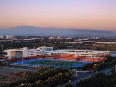 胡杨河市天北实验中学，新疆 / 江苏中锐华东建筑设计研究院有限公司荣朝晖工作室+趣锐（上海）建筑设计有限公司