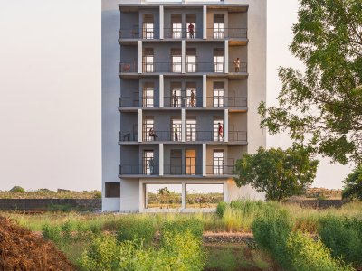 飞行墙壁招待所，印度 / Dhulia Architecture Design Studio
