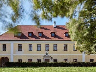 Vřesovice小学改造与扩建，捷克 / Public Atelier + FUUZE