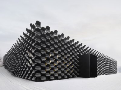 天马行空 - 椅子用作外立面的展厅，捷克