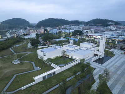 东莞黄江科技公园城市展厅 / 深圳天华建筑设计