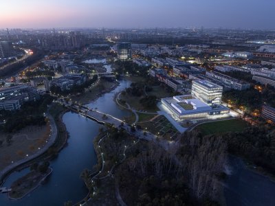 同济大学艺嘉楼（嘉定校区学生活动中心）/ 同济大学建筑设计研究院（集团）有限公司 麟和建筑工作室