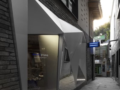 山城巷·峻造匠人工坊概念店，重庆 / 里与外设计