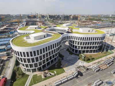 虹桥机场商务园一期工程花瓣楼的建设，上海