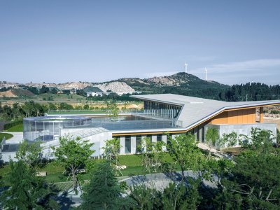 大地之痕：七色山矿坑花园游客中心 ，青岛 / UUA建筑师事务所