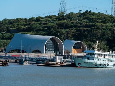 虾峙客运站 / 致正建筑工作室