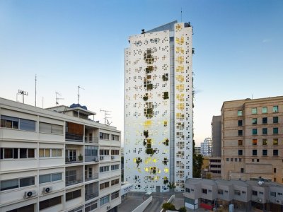 塞浦路斯天然遮阳板大厦 / 让·努维尔