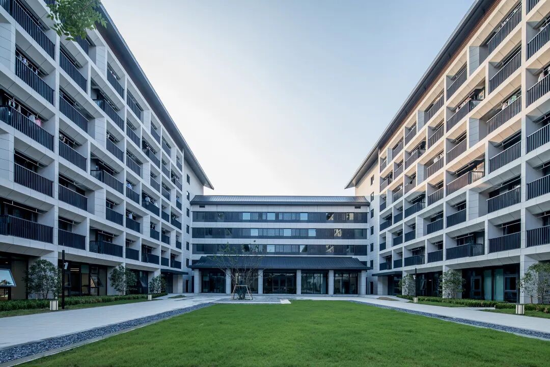 东区礼仪主轴