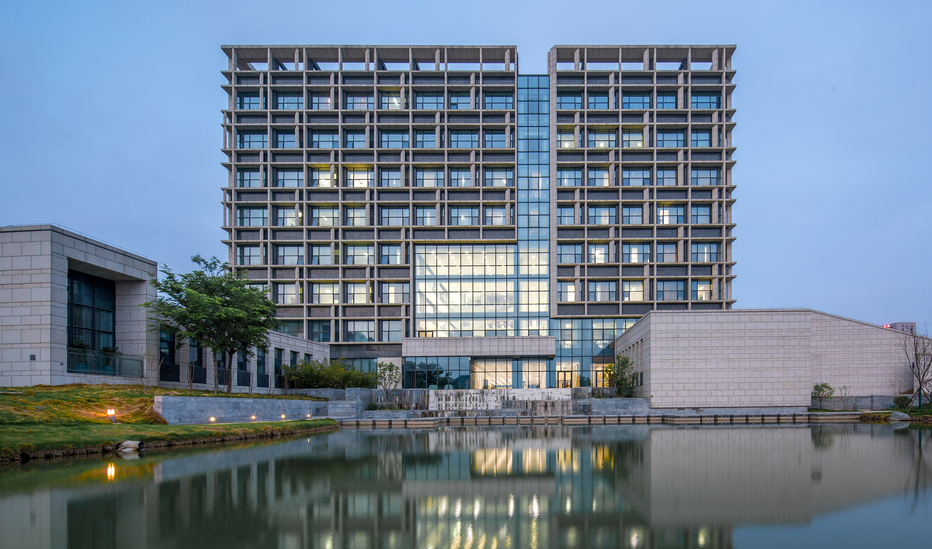 河南中医学院图书馆（图书信息中心）