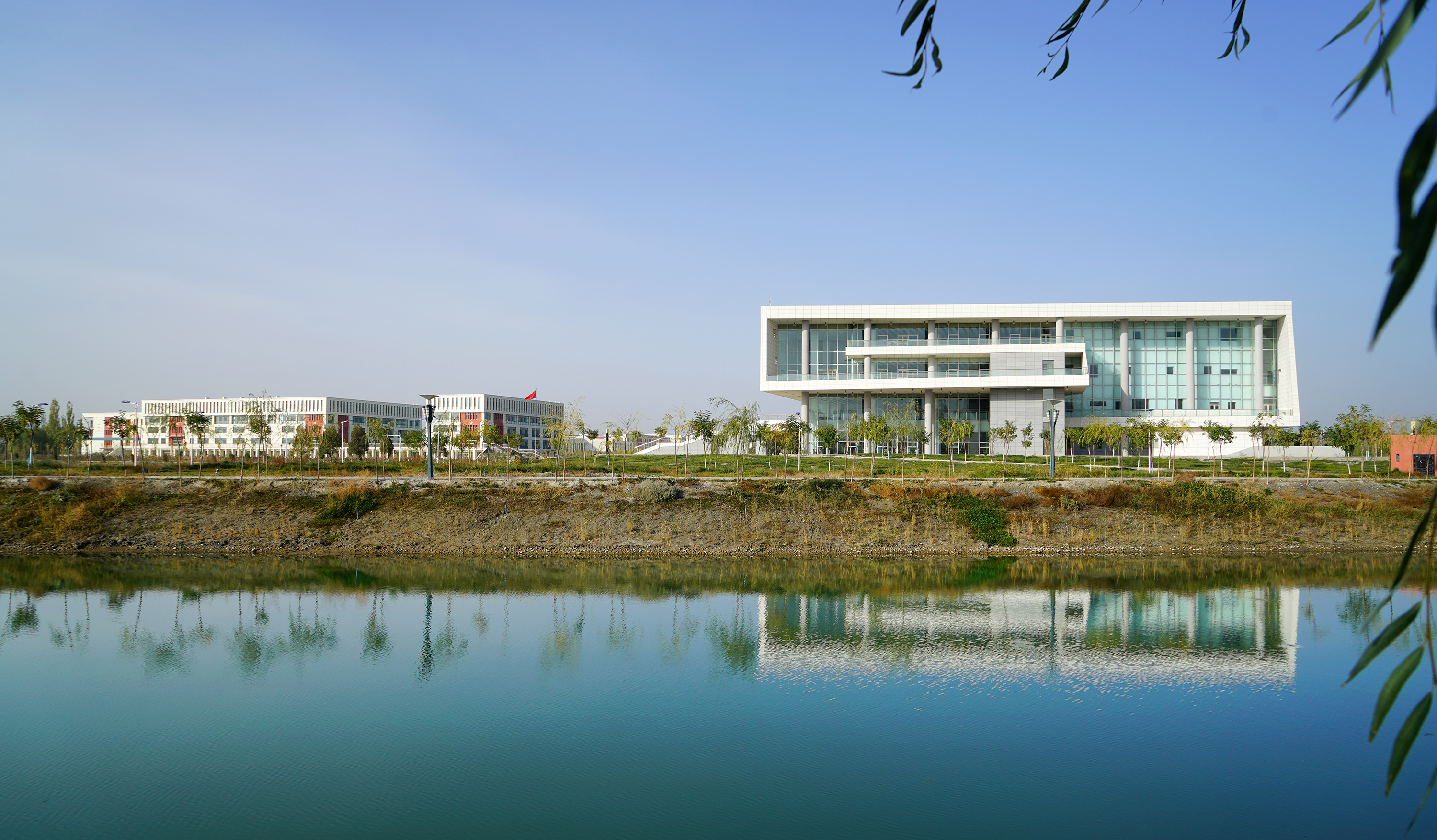 新疆大学科学技术学院（阿克苏）一期工程建设项目-图书馆