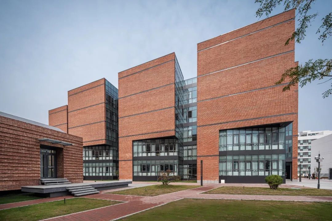 山东农业大学经济管理学院教学楼