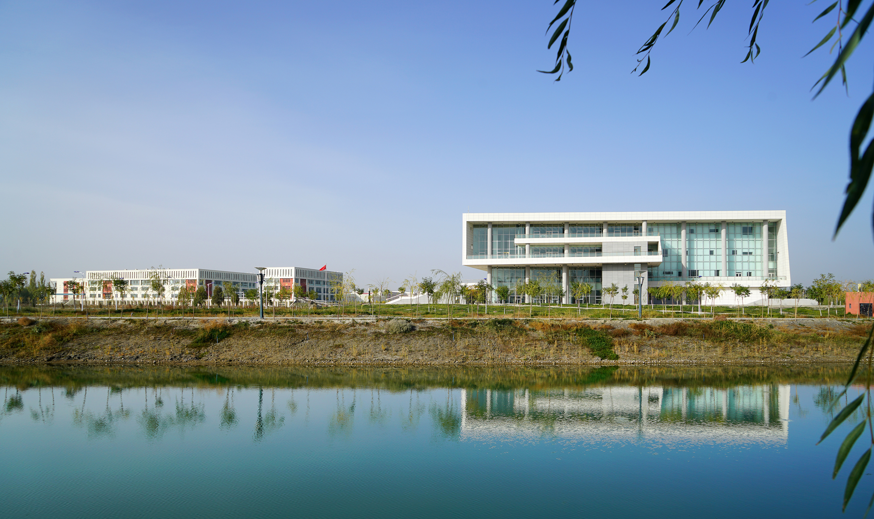 新疆大学科学技术学院（阿克苏）-图书馆