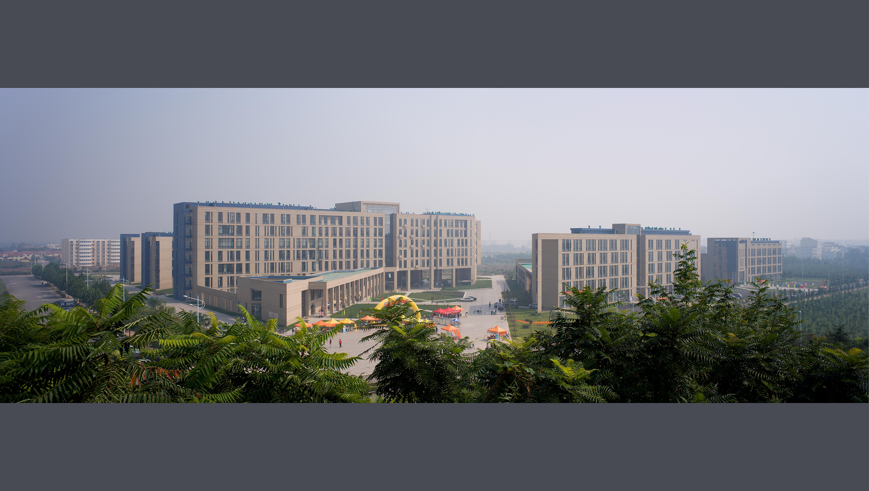 郑州大学新校区人文社科医学院