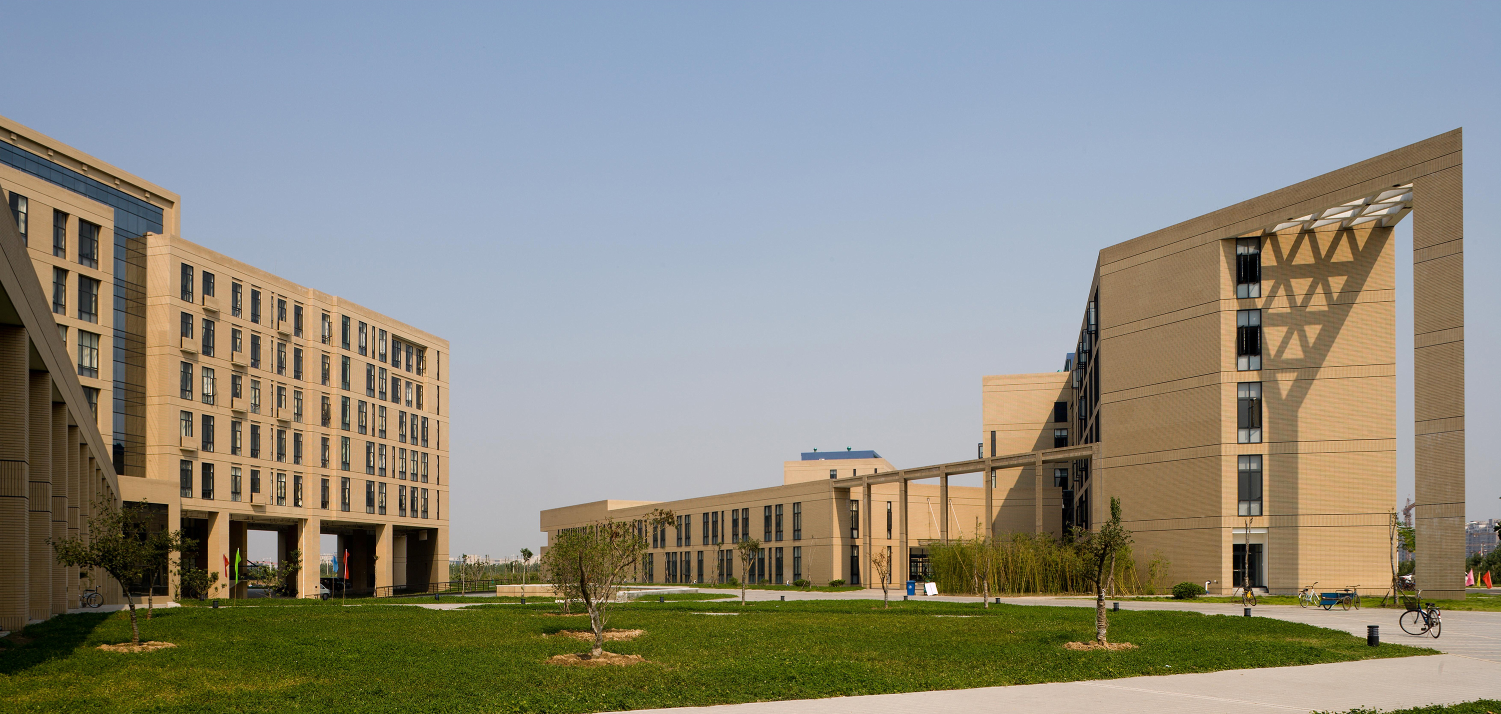 郑州大学新校区人文社科医学院