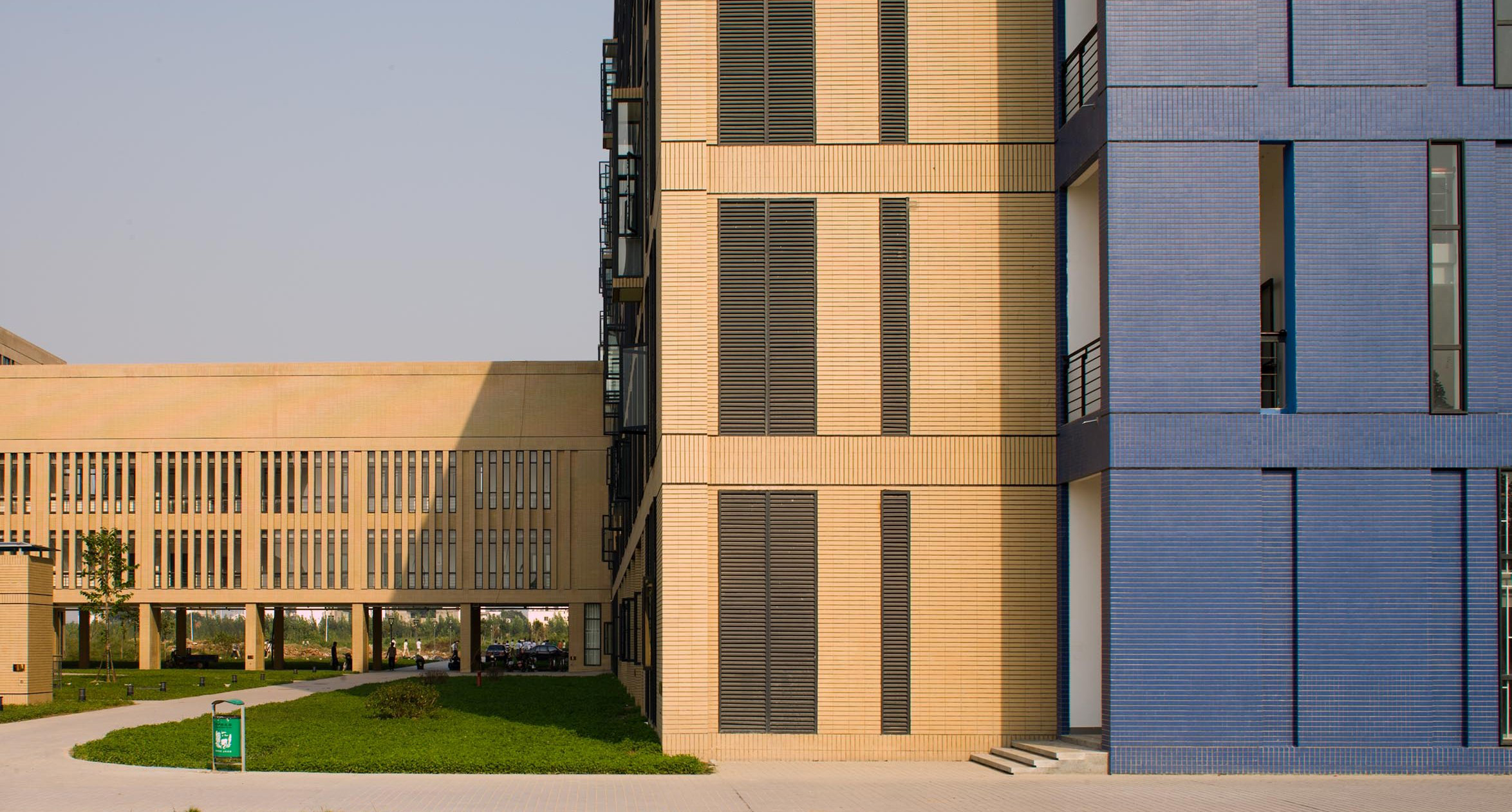 郑州大学新校区人文社科医学院