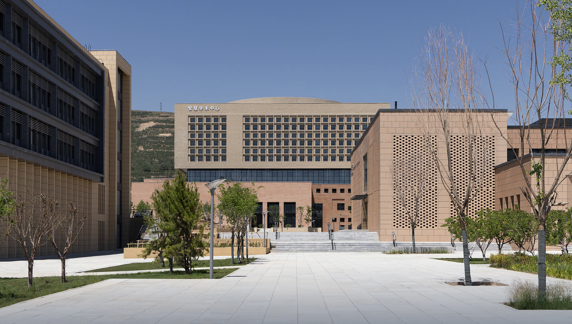 青海理工学院（西宁大学校园建设）