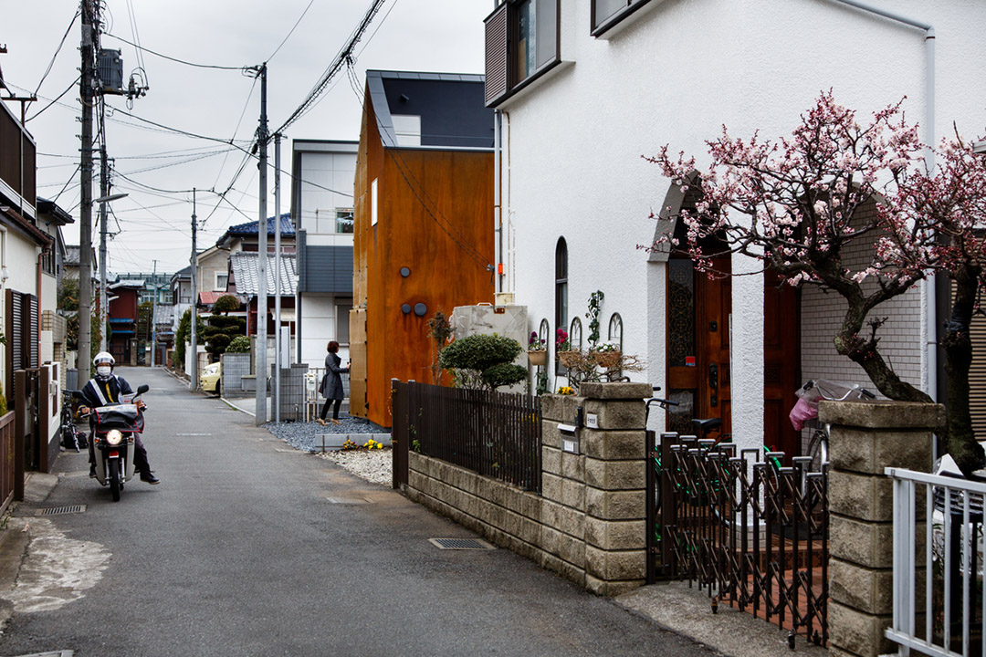 锈蚀钢板表皮住宅，东京