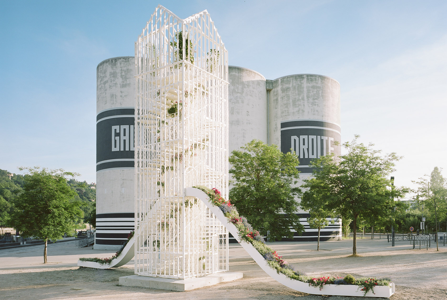 里昂建筑双年展上的花卉观景亭