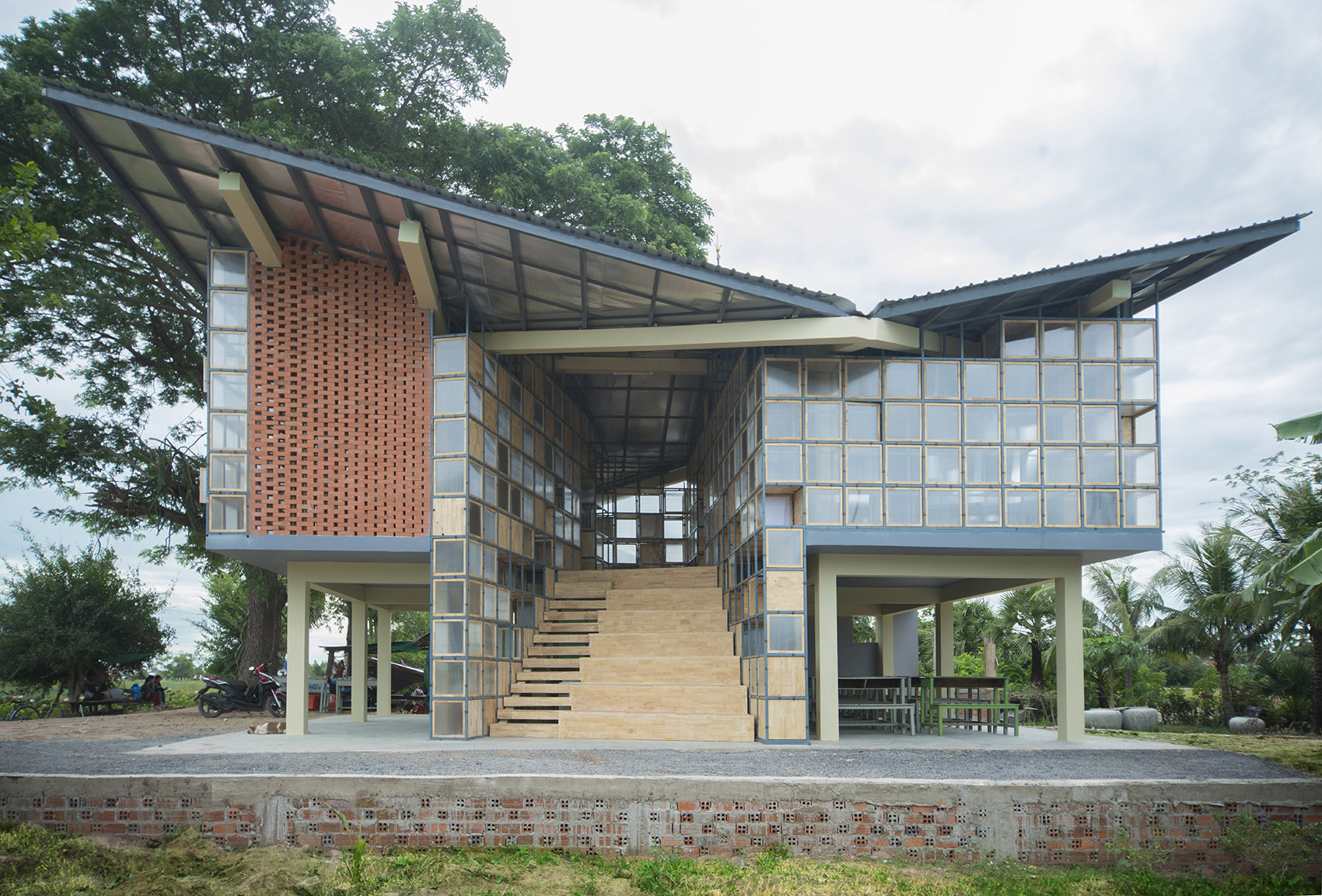 AGS冒险学校，柬埔寨 / 東西建築