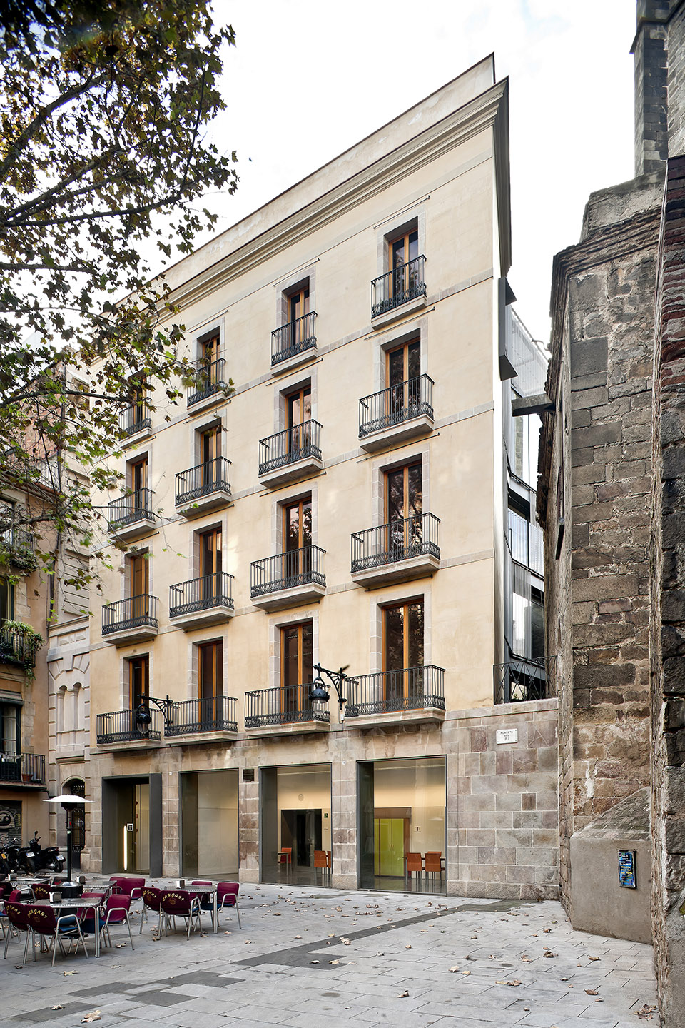 玩具图书馆与办公室，巴塞罗那 / taller 9s arquitectes