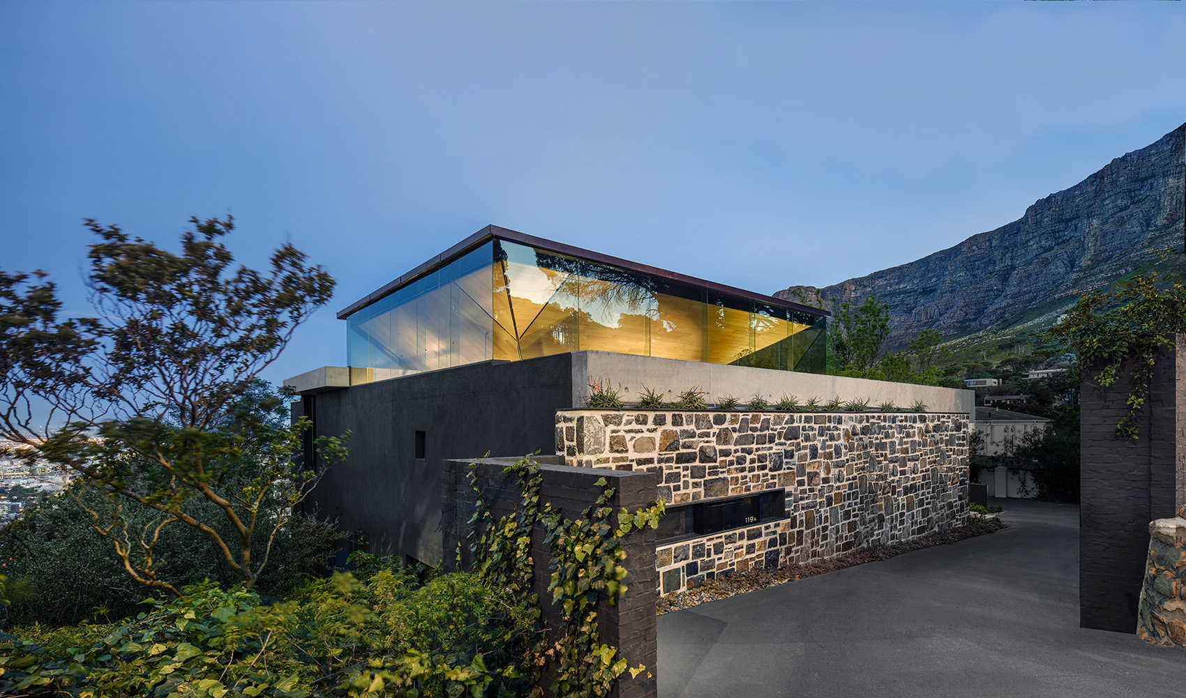 KLOOF 119A住宅，开普敦 / SAOTA