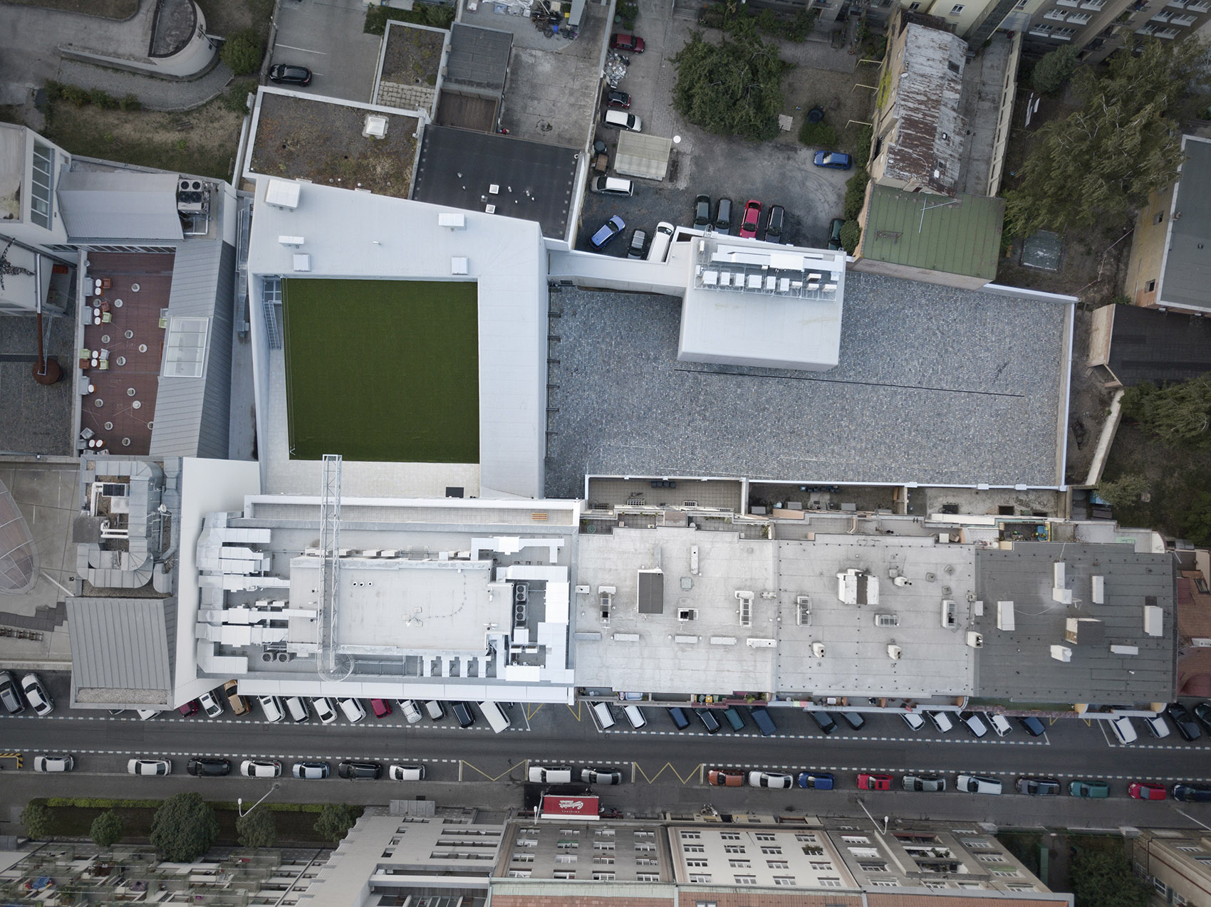 DOX+当代艺术中心 / Petr Hájek Architekti