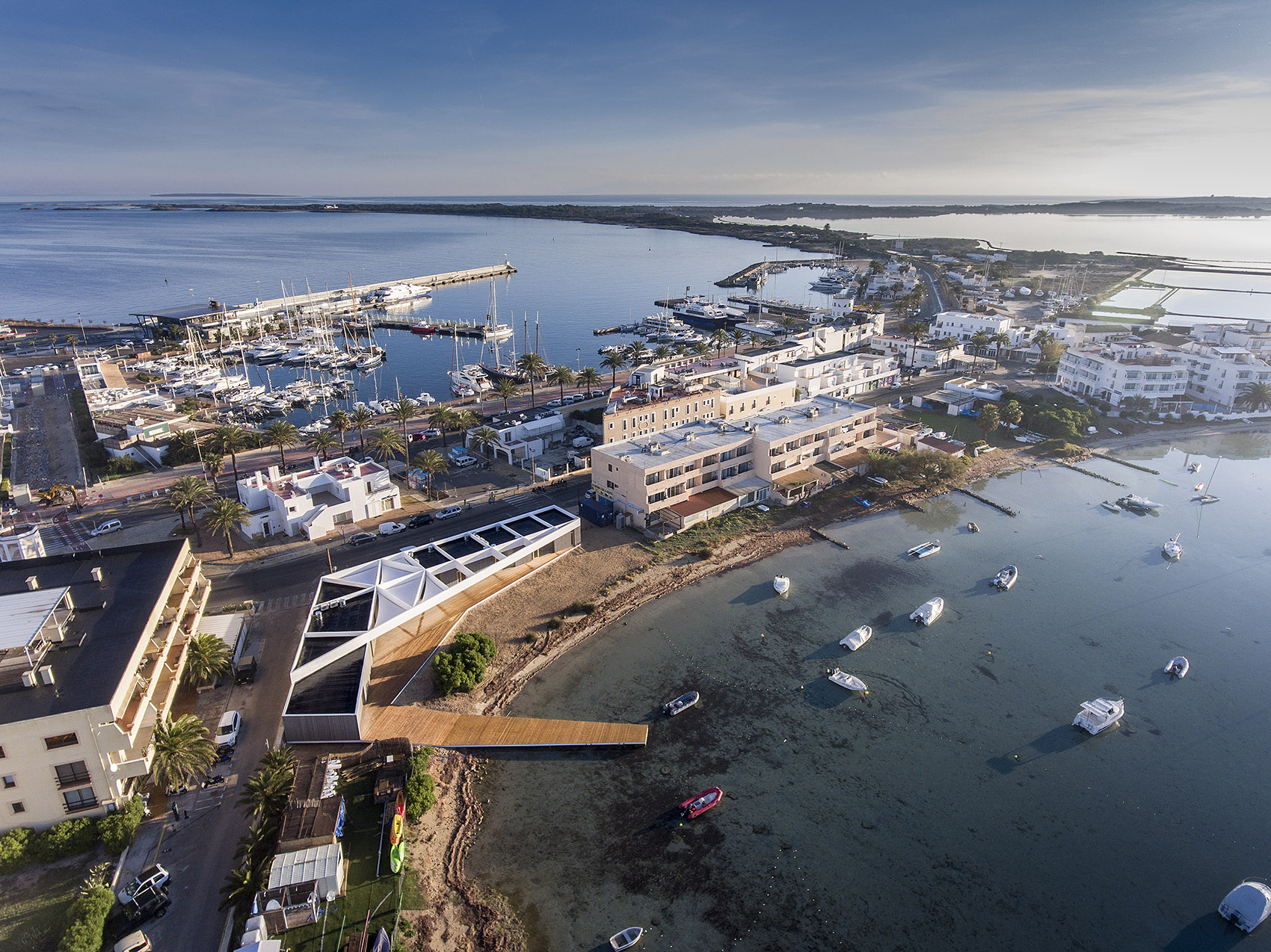 Formentera水上运动中心，西班牙 / Marià Castelló Architecture