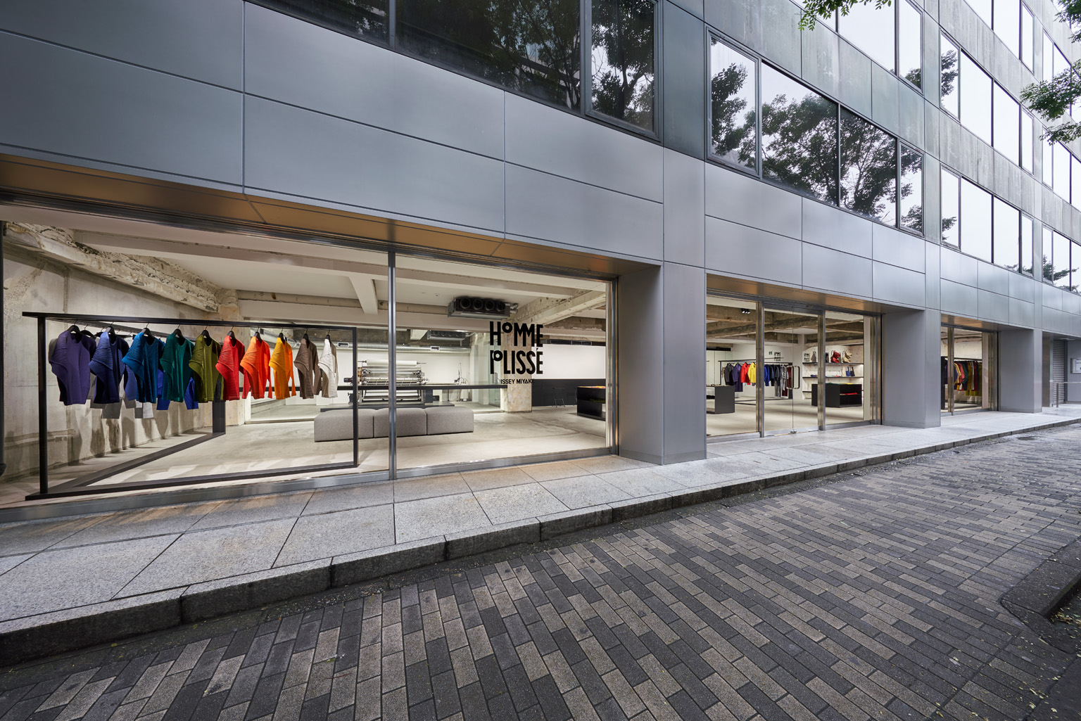 HOMME PLISSÉ ISSEY MIYAKE旗舰店，东京 / 吉冈德仁
