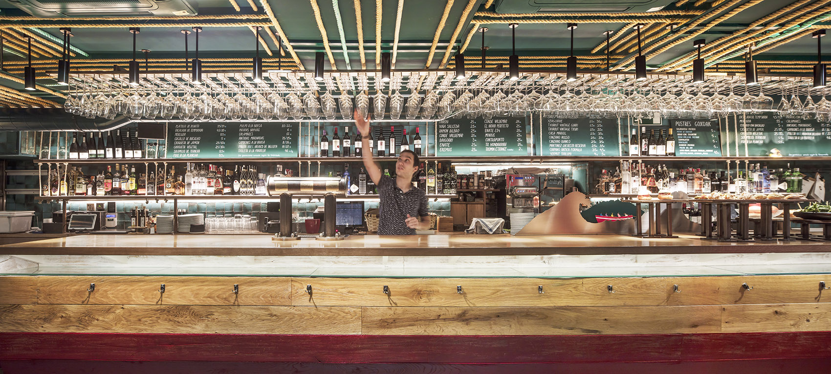 TXALUPA GASTROLEKU餐厅酒吧，西班牙 / EL EQUIPO CREATIVO