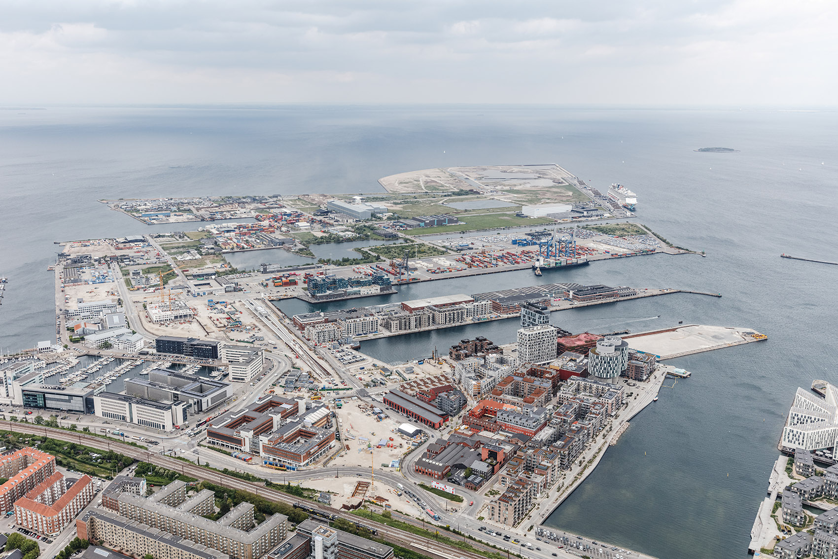Orientkaj和Nordhavn地铁站，哥本哈根 / Cobe + Arup