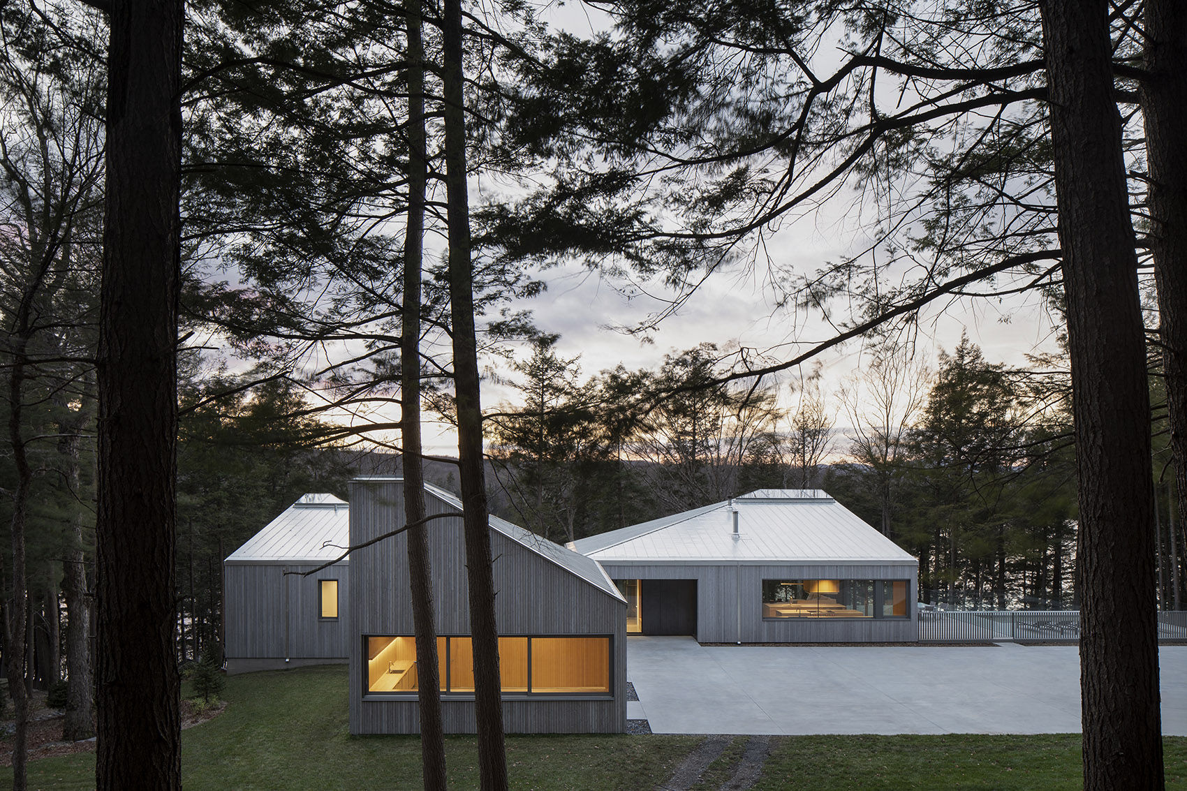 Memphremagog湖岸住宅，加拿大 / _naturehumaine