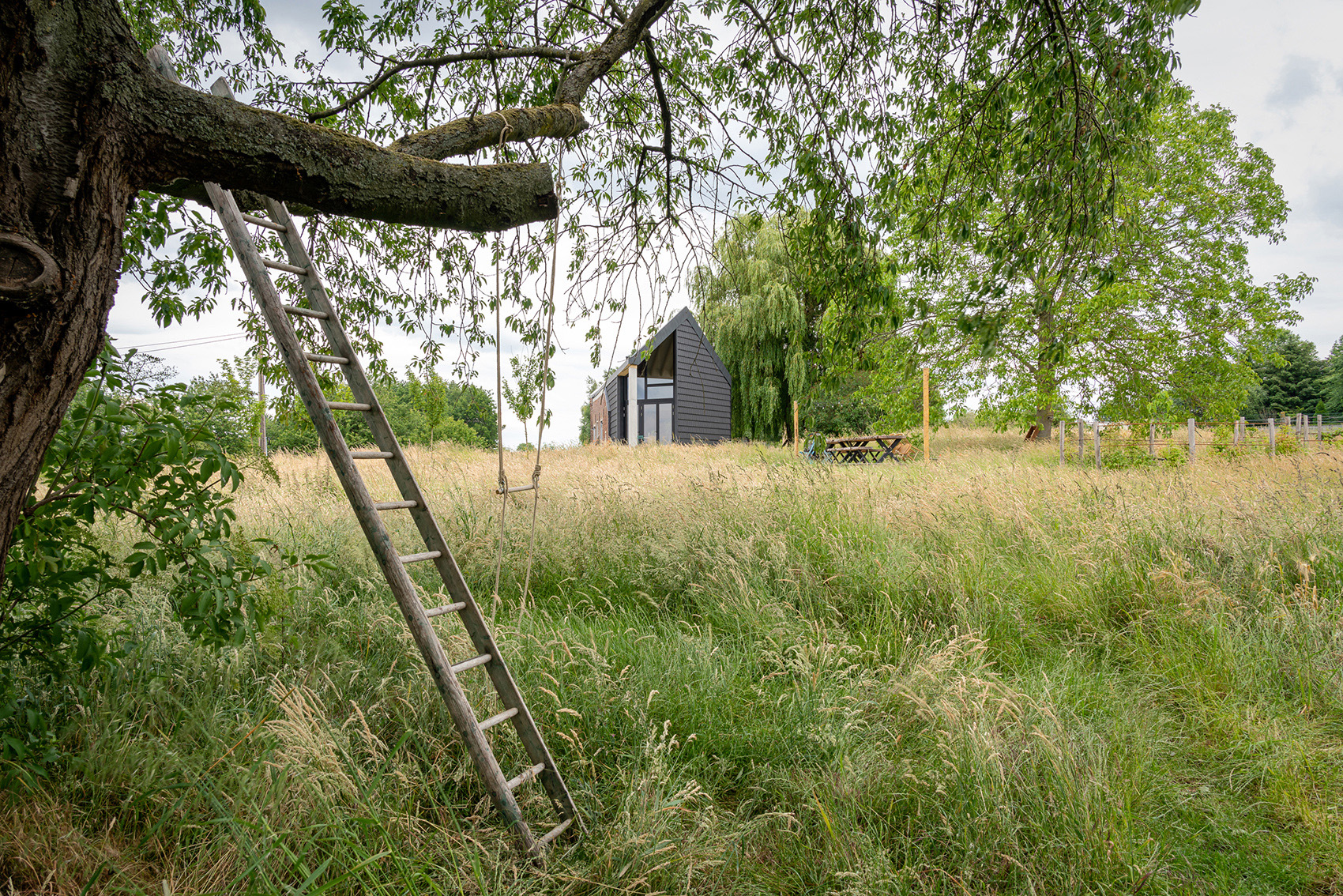 柳树下的房屋，比利时 / Objekt Architecten