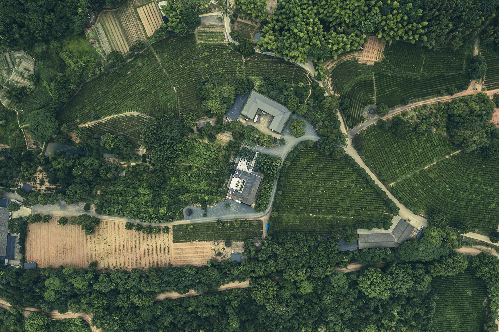 杭州龙坞老建筑改造 / 等外组空间设计