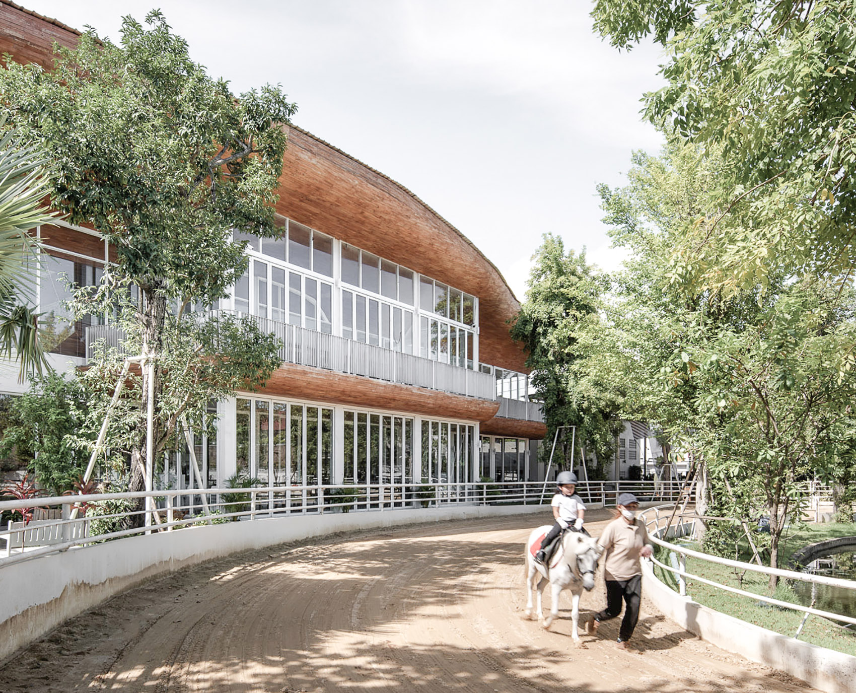 The Hay马术中心和餐馆，曼谷 / Architectkidd