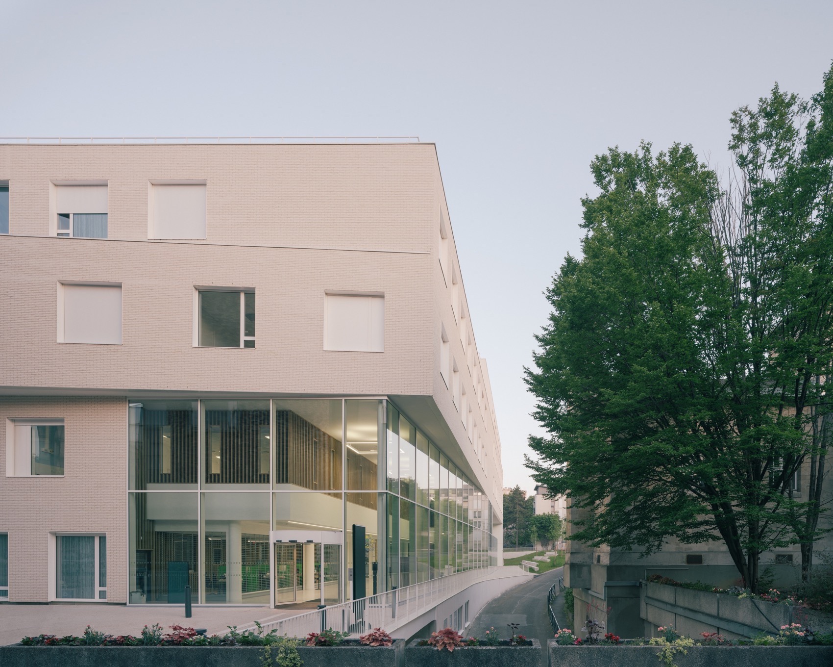 巴黎Sainte-Anne医院神经科学中心，法国 / Pargade Architectes