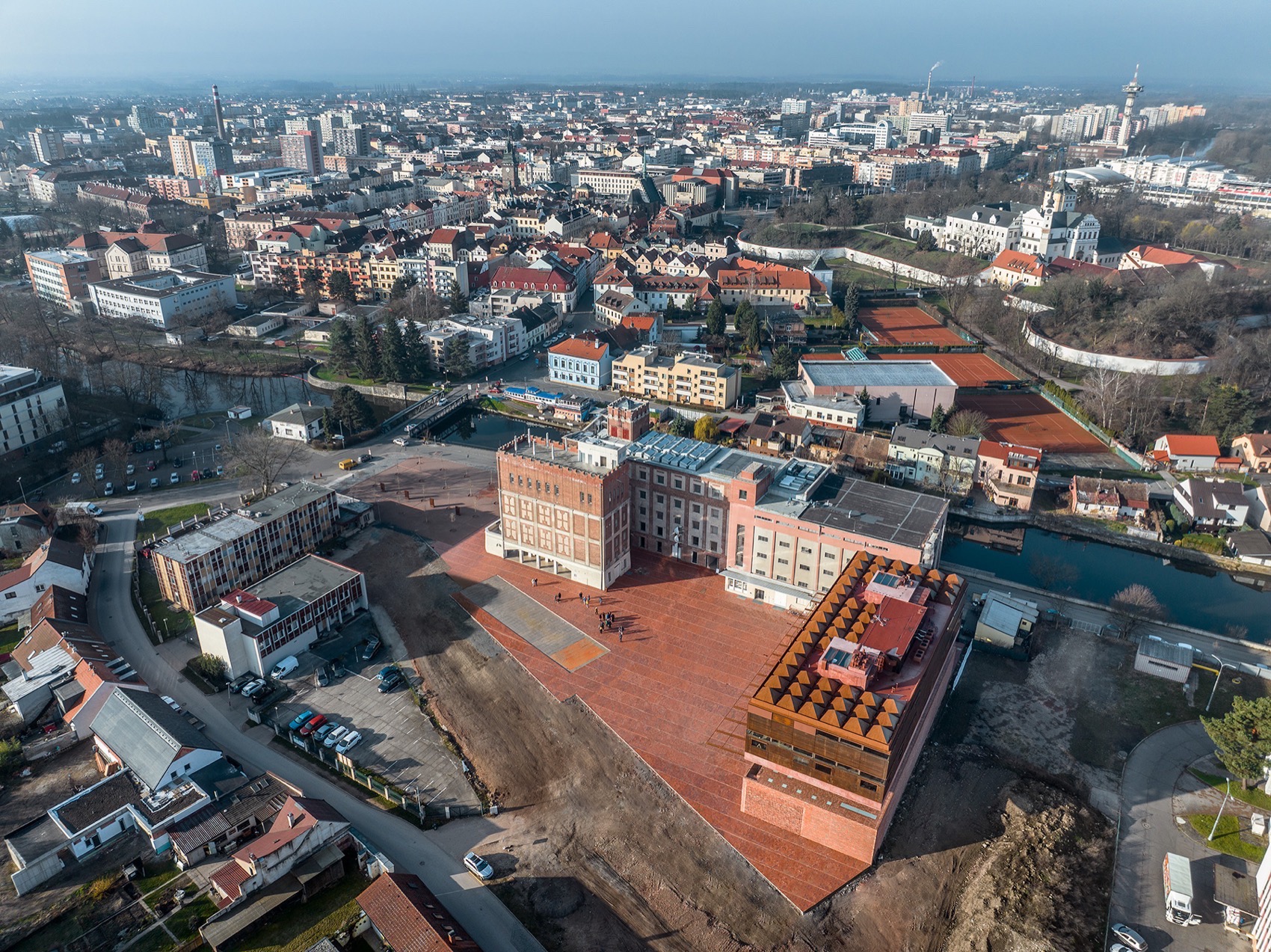 GAMPA与Sféra及帕尔杜比采自动磨坊公共空间，捷克 / Šépka architekti