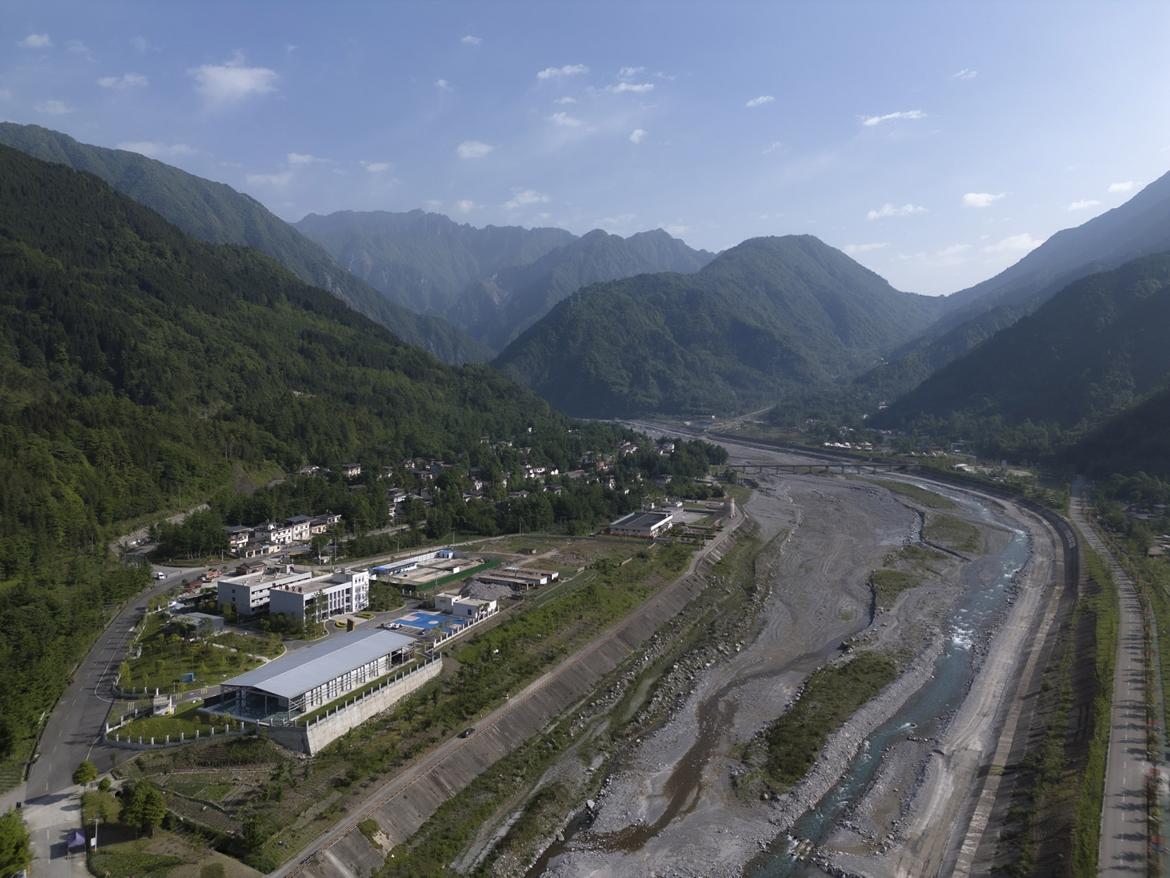 “绵茂公路”纪念展览馆，四川德阳 / 上海交通大学设计学院昊德工作室