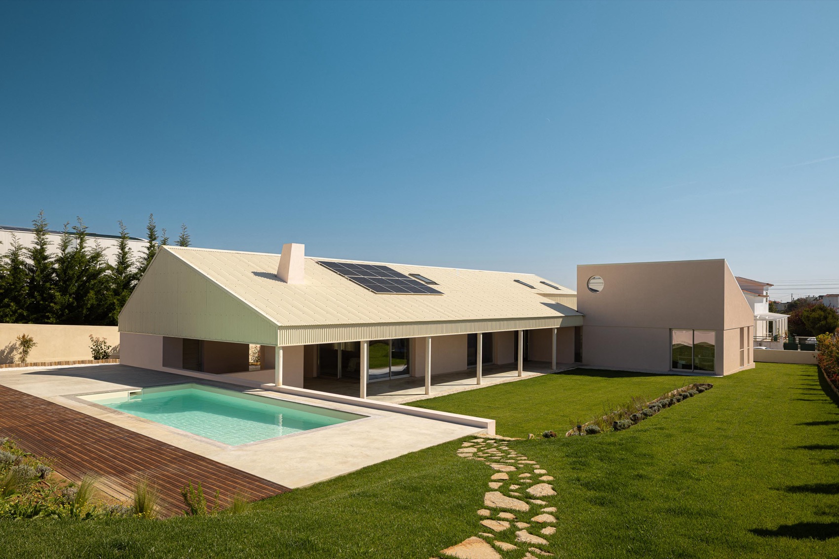门廊之家，葡萄牙 / Vasco Burnay Arquitectura