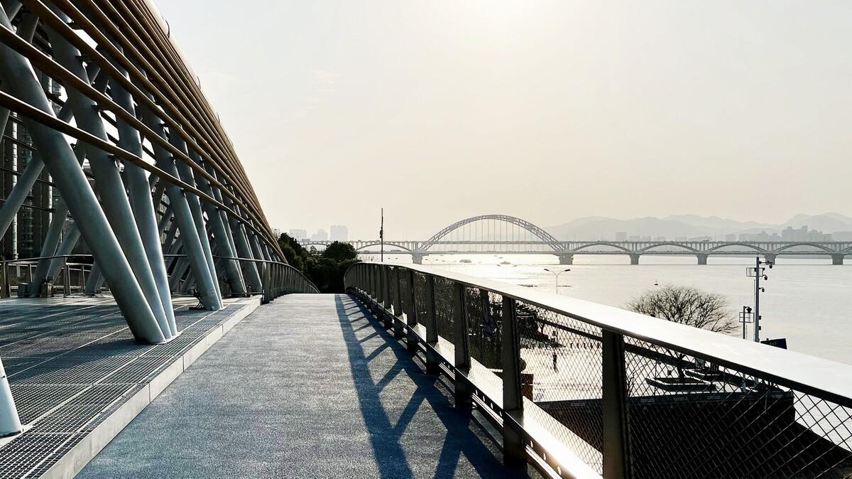 杭州滨江公共空间·绸桥 / 同济原作设计工作室