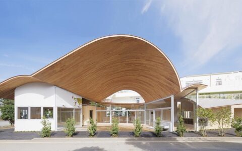 通透开阔，翘首以盼，引领创新：麦考瑞大学创业孵化中心 / Architectus