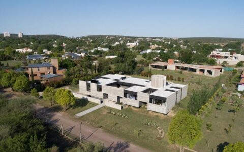 Ferrum 1 办公大楼 / Tchoban Voss Architekten