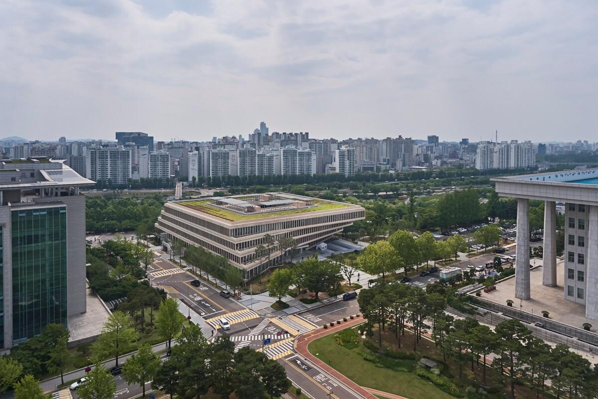 国会通信大楼 / HAEAHN Architecture