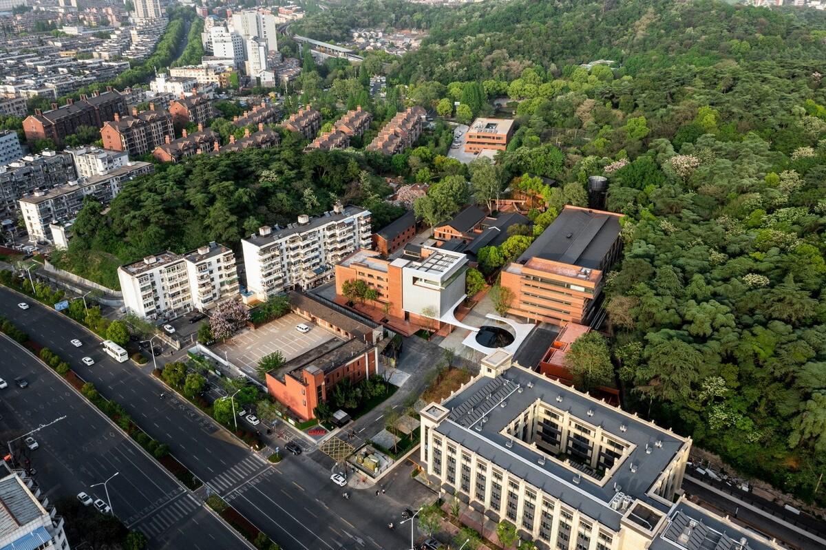 南京战斗机械厂改造更新 / 米思建筑
