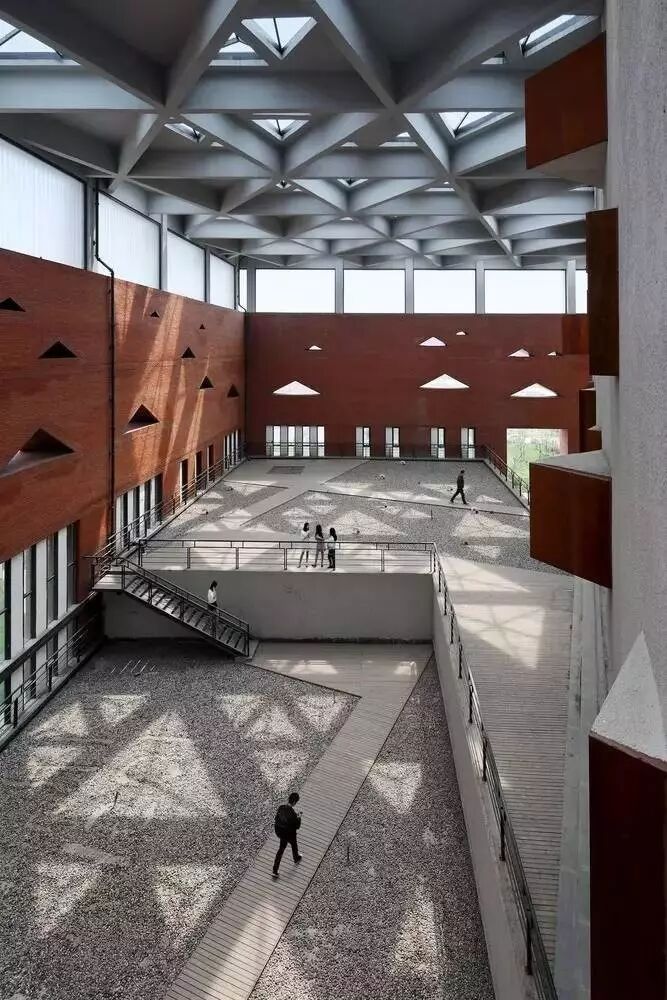 台地灰空间